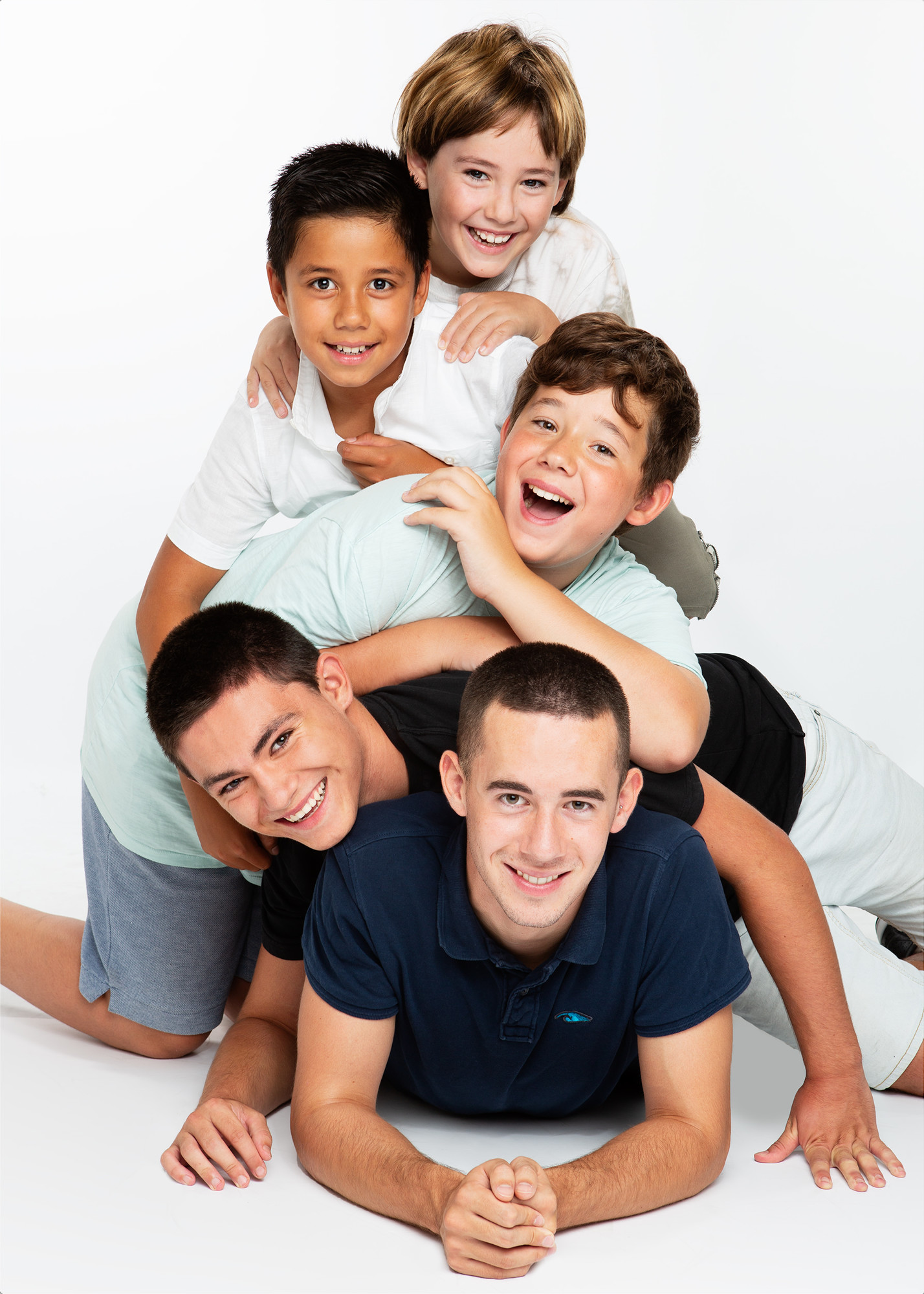 Fotos familia en estudio con niños.