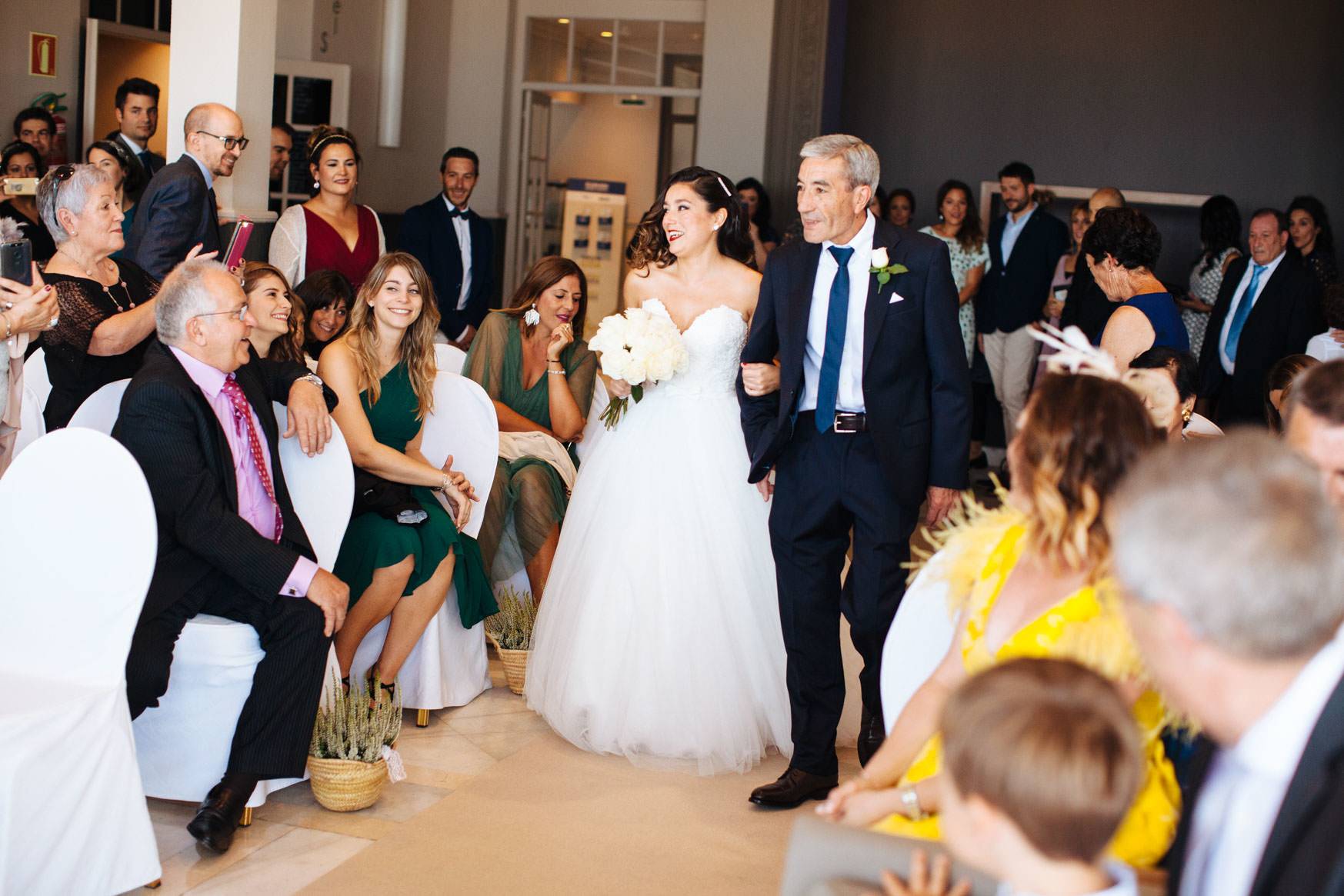 Entrada de la novia en la ceremonia. Hotel Igeretxe. Fotografo de bodas Bilbao.
