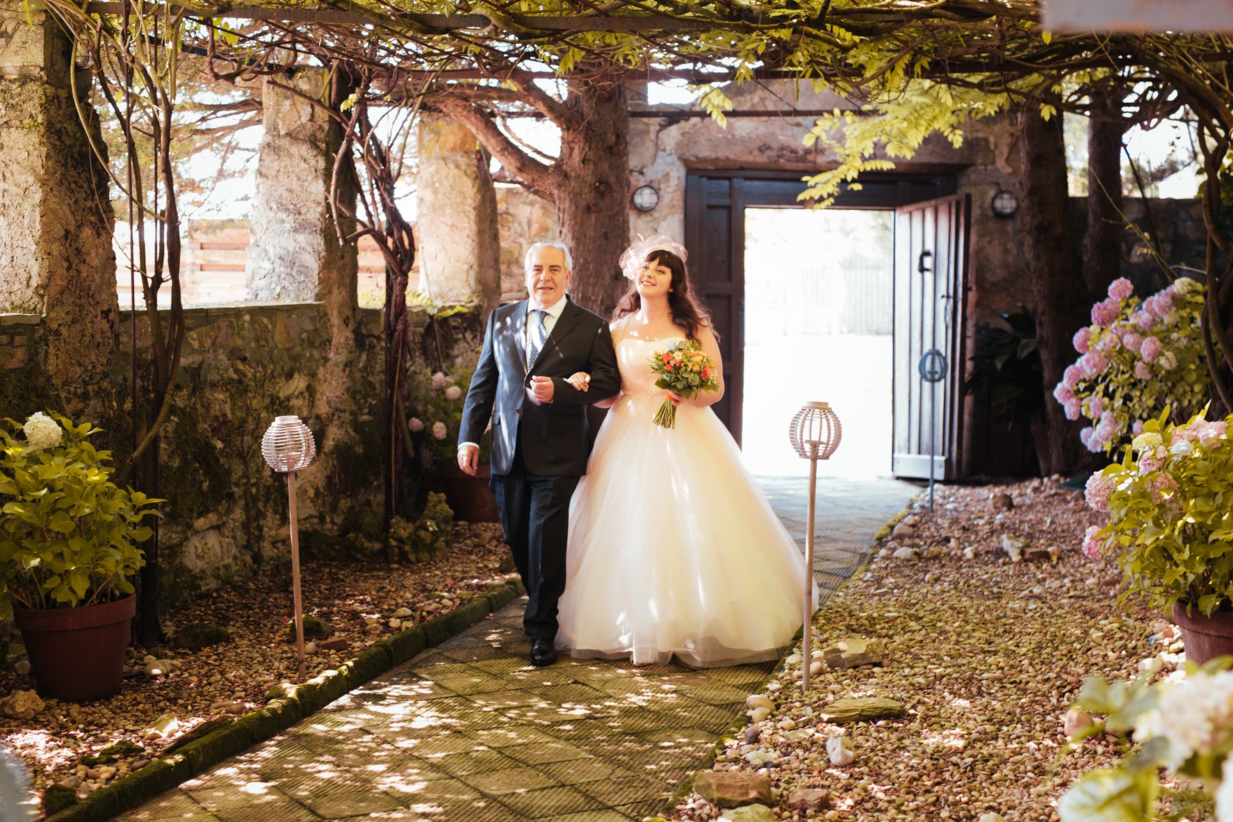 Novia y padre de la novia. Boda en Barrika, Bizkaia. Fotografo de bodas, Kunst Photo & Art