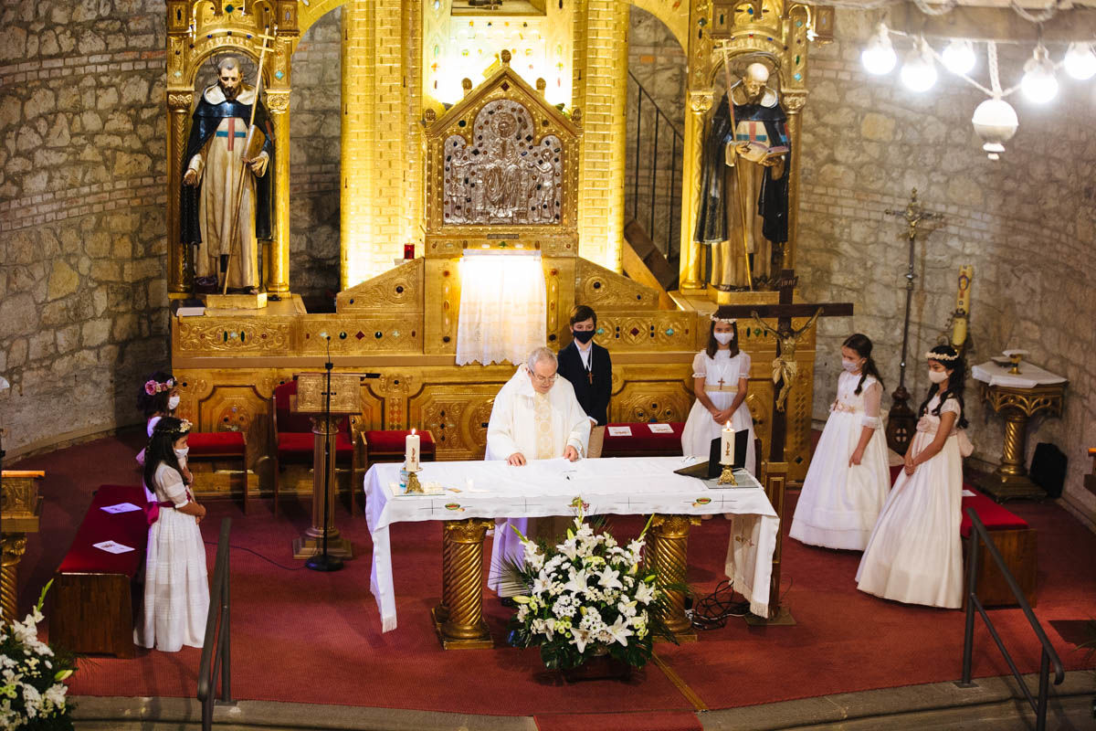 Ceremonia Primera Comunion en la iglesia Fotografo Kunst Photo & Art Berango, Getxo, Bilbao