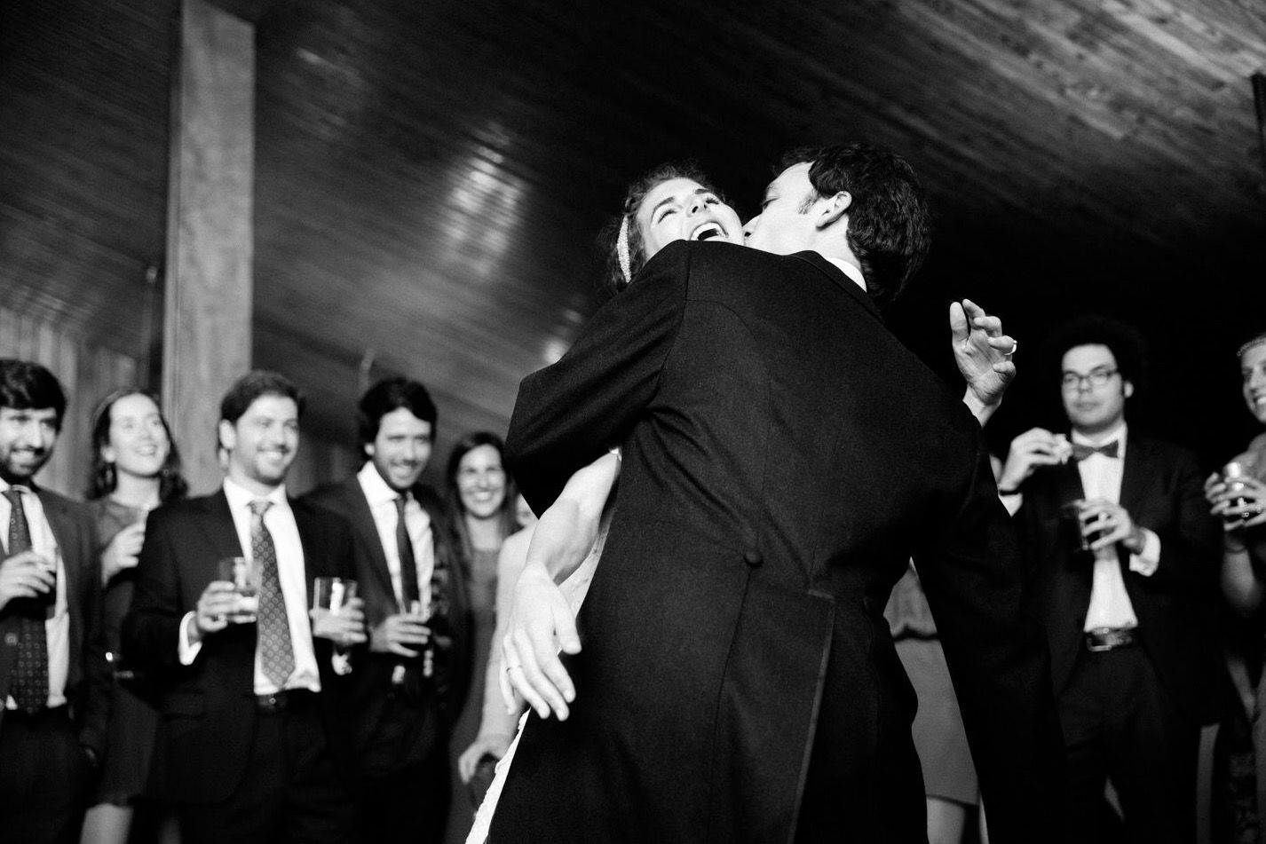 Reportaje de boda, novios besándose Fotografo Kunst Photo & Art Berango, Getxo, Bilbao