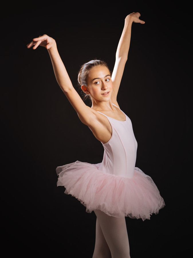 Ballet dancer posing for photographer - Kunst Photo & Art Bilbao