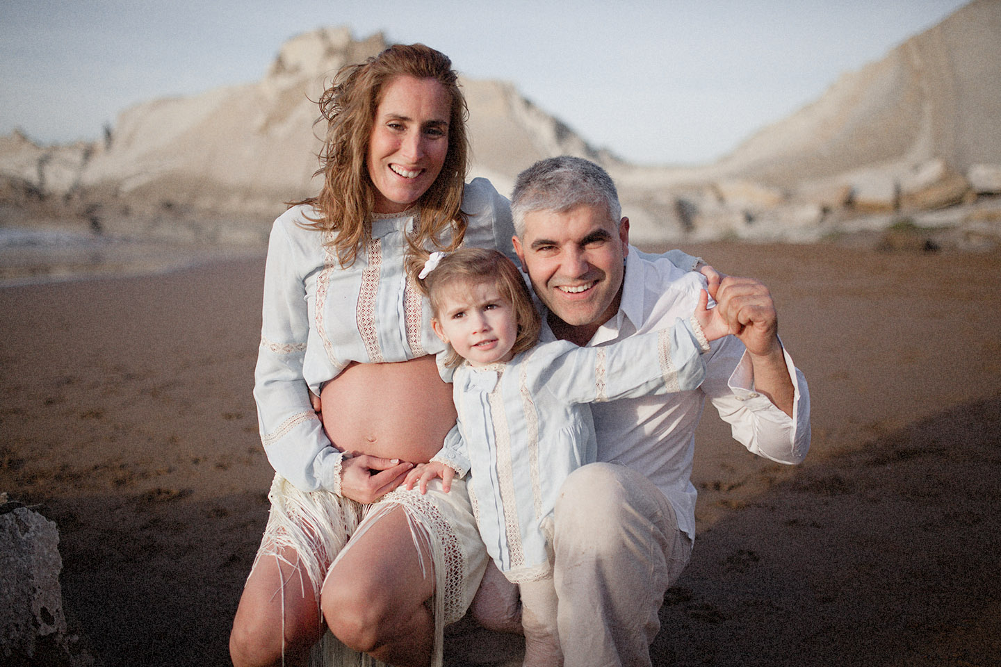 Kunst Fotografia Sesion Premama Embarazada familia playa Azkorri Sopelana Bilbao