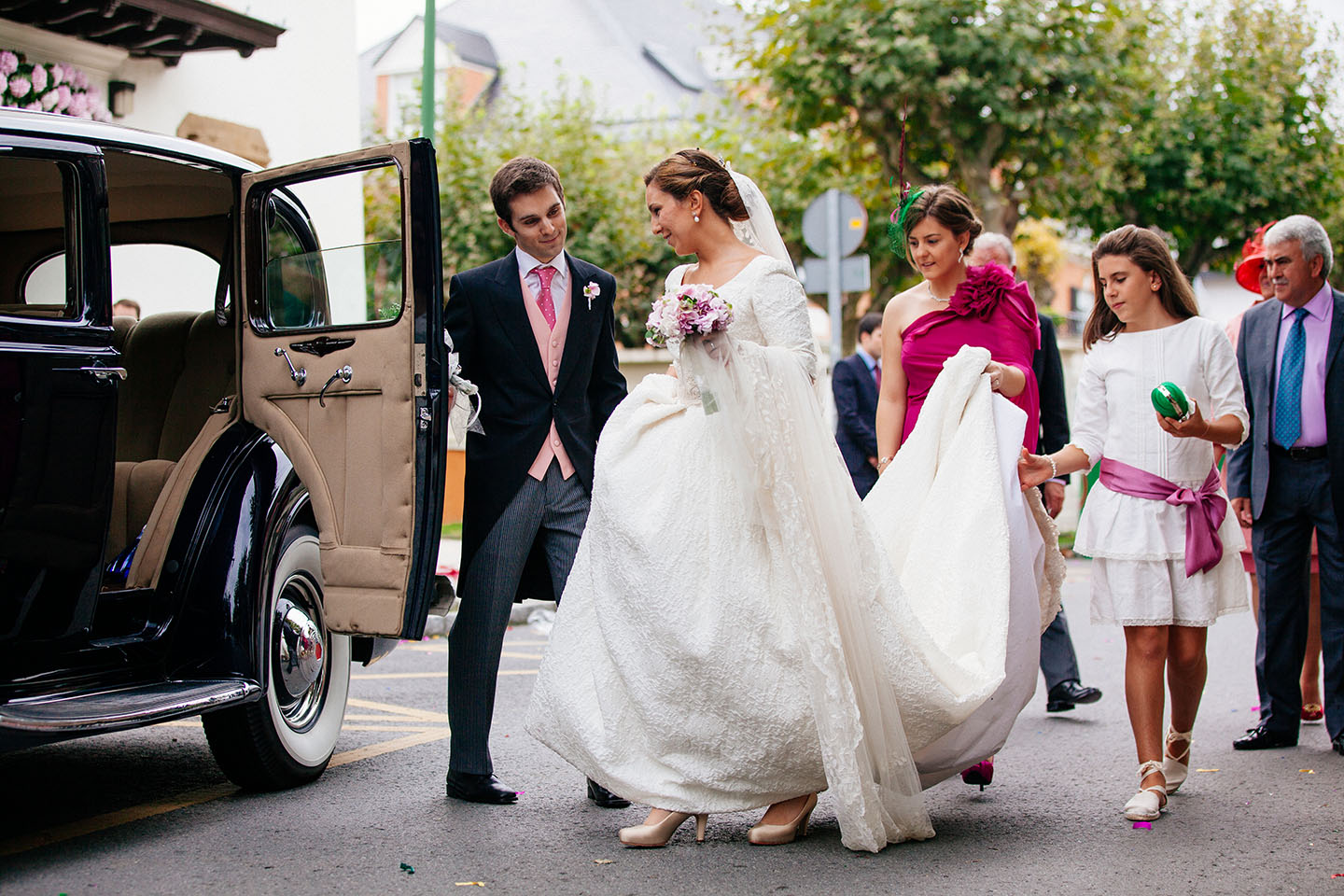 Retrato novios en Rolls Royce Getxo