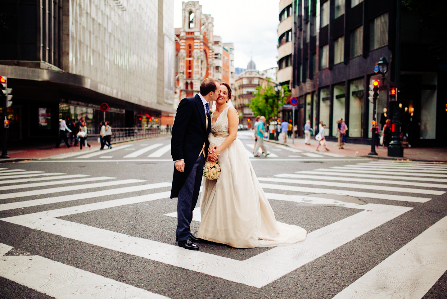 Fotografia-novios-Gran Via-Bilbao-Jardines de Albia-Carlton